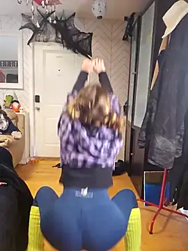 Blossom94 online show from October 2025 06:06:01 PM