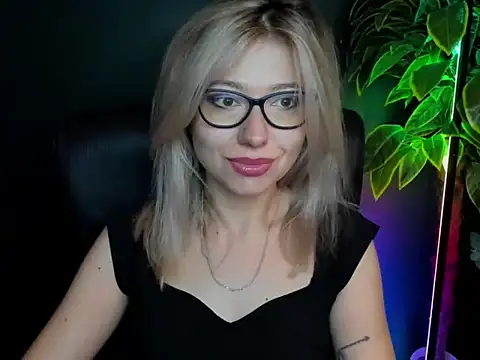 loveHeidi online show from October 2025 04:20:02 AM