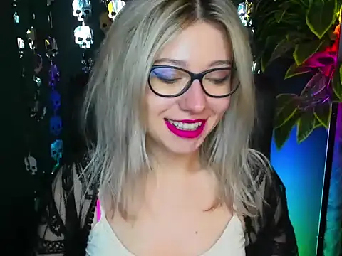 loveHeidi online show from October 2025 04:45:02 AM