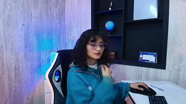 LilyRouset online show from October 2025 01:39:02 PM
