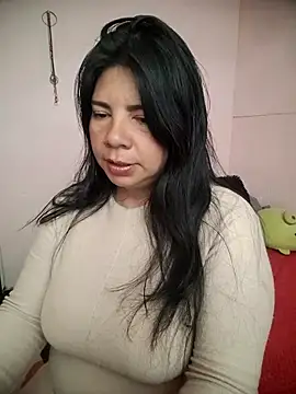 Snapshot of kinky_momm chatting on May 2026 04:44:02 PM kinky momm online show from May 2026 04:44:02 PM