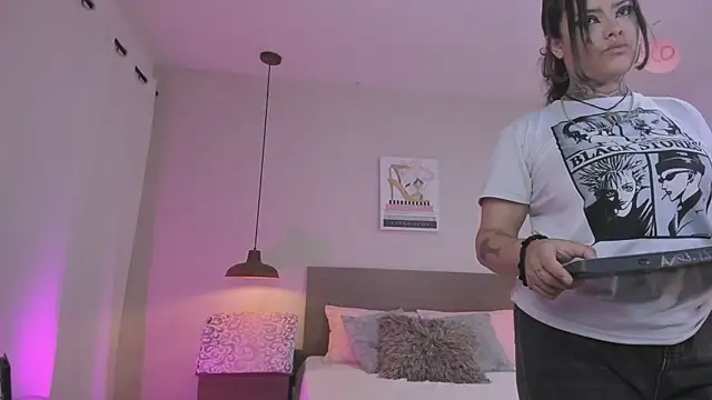 Katyrousee online show from February 2026 07:04:01 PM