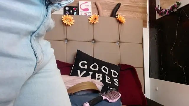 MIA  SPENCER online show from February 2026 12:04:02 PM