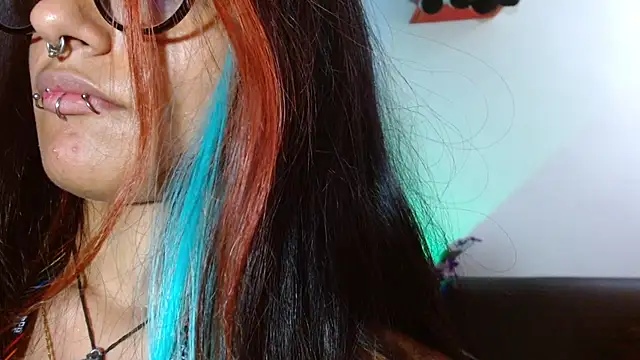 carolinerue online show from November 2025 07:13:01 PM