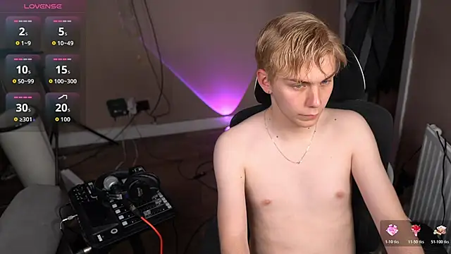 scottishtwink01 online show from July 2026 11:43:01 PM