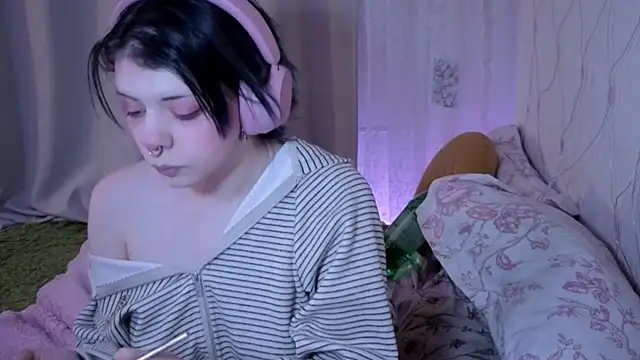 Snapshot of Alice_Zev chatting on April 2026 02:14:02 AM Alice Zev online show from April 2026 02:14:02 AM
