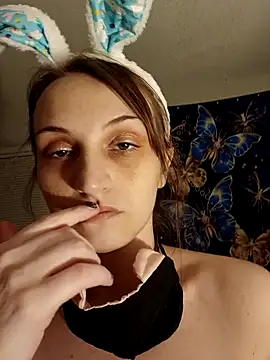 Snapshot of LuvTune chatting on April 2026 03:36:02 AM LuvTune online show from April 2026 03:36:02 AM