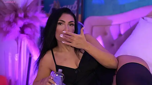 Bella Jonnes online show from December 2025 08:27:01 PM