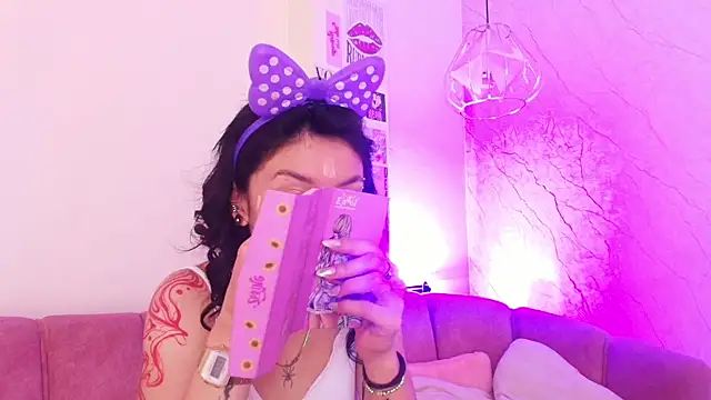 april bennett online show from October 2025 12:31:01 PM