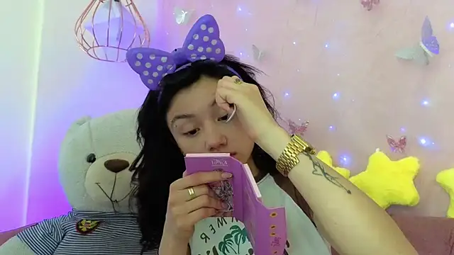 april bennett online show from November 2025 01:02:02 PM