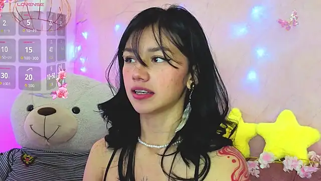 Snapshot of april_bennett chatting on April 2026 01:06:02 PM april bennett online show from April 2026 01:06:02 PM