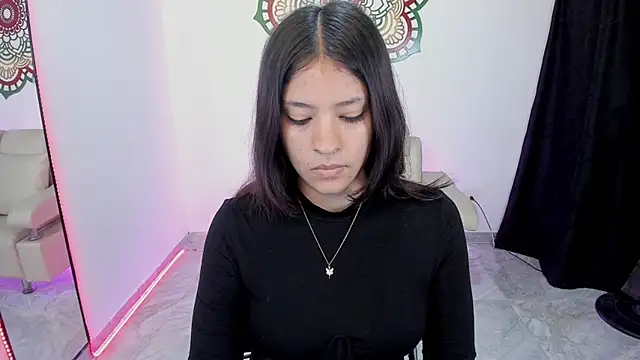 Snapshot of Candy_fox_19 chatting on June 2026 03:32:01 PM Candy fox 19 online show from June 2026 03:32:01 PM