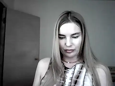Zeriellee online show from May 2026 12:02:01 PM