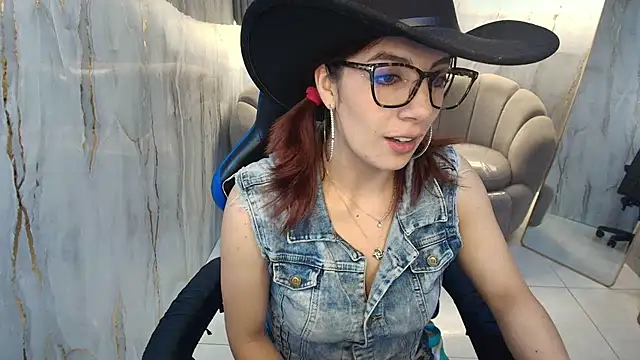 nadia r  online show from July 2026 07:42:01 PM