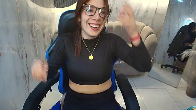 nadia r  online show from July 2026 07:43:02 PM
