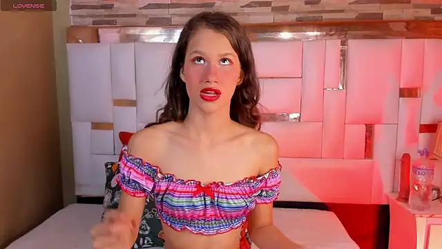 Snapshot of EmmaPetty chatting on March 2026 09:21:02 PM EmmaPetty online show from March 2026 09:21:02 PM