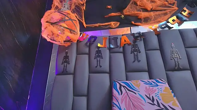 kissme luna online show from October 2025 07:15:02 PM