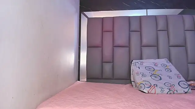 kissme luna online show from November 2025 07:18:02 PM