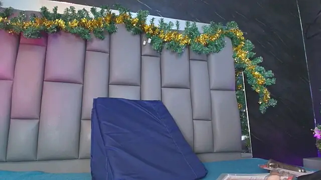 kissme luna online show from December 2025 07:30:02 PM