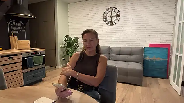 Avelinii online show from July 2026 05:12:02 PM