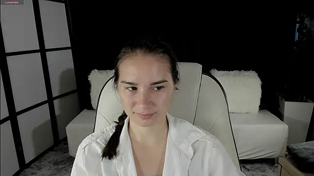 SeraphineClark online show from September 2025 02:26:01 AM