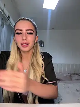 Snapshot of BlondeBetty chatting on March 2026 12:20:01 PM BlondeBetty online show from March 2026 12:20:01 PM