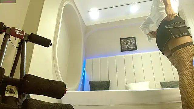 kendra lux1 online show from October 2025 01:23:02 PM