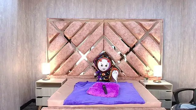 ANABELL BROWN online show from October 2025 07:45:01 PM