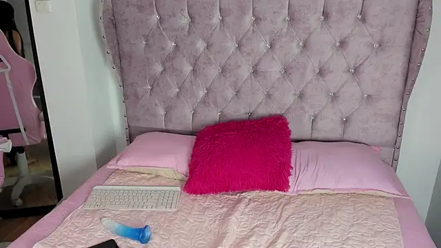 Snapshot of sara_cloudy chatting on October 2025 01:30:01 PM sara cloudy online show from October 2025 01:30:01 PM