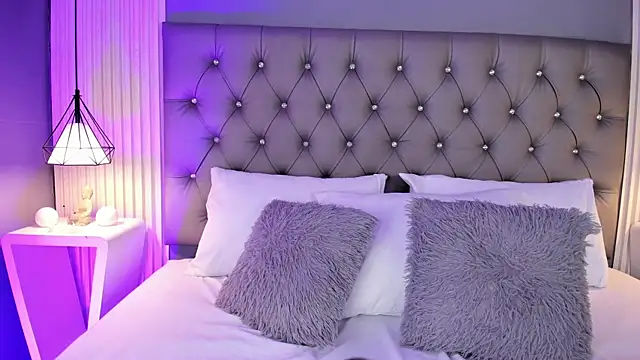 LunaBloomn online show from March 2026 05:07:01 PM