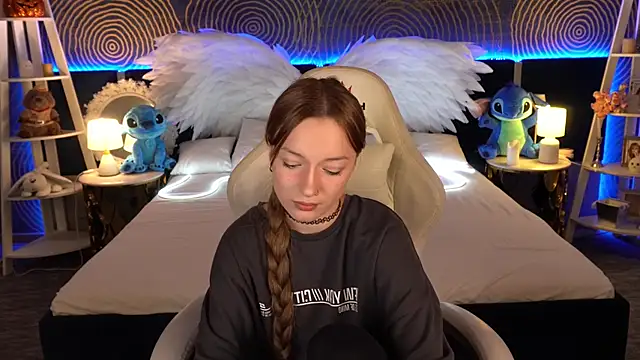 FoxyMayy online show from November 2025 01:55:02 PM