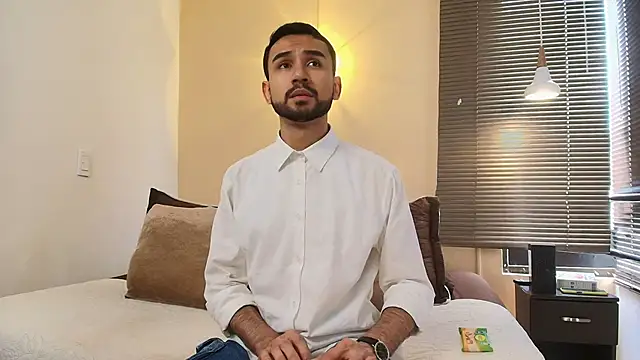 Snapshot of Axel_Moon_S chatting on September 2025 06:41:02 PM Axel Moon S online show from September 2025 06:41:02 PM