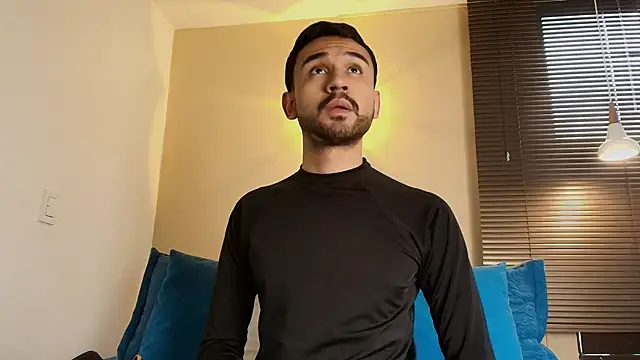 Snapshot of Axel_Moon_S chatting on October 2025 06:19:02 PM Axel Moon S online show from October 2025 06:19:02 PM