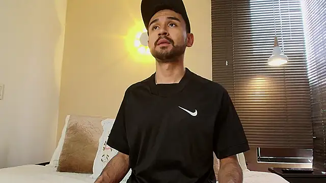 Snapshot of Axel_Moon_S chatting on October 2025 06:30:01 PM Axel Moon S online show from October 2025 06:30:01 PM