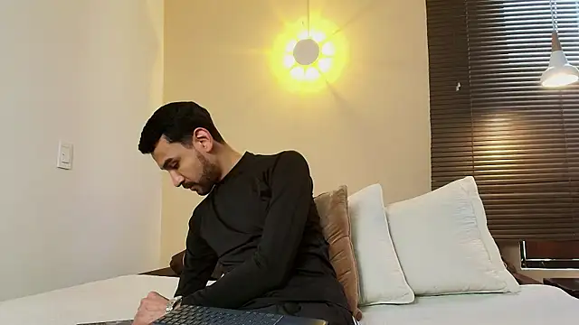 Snapshot of Axel_Moon_S chatting on October 2025 07:25:02 PM Axel Moon S online show from October 2025 07:25:02 PM