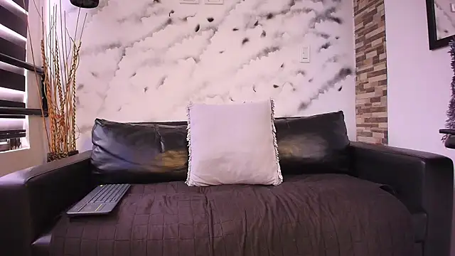 Snapshot of Axel_Moon_S chatting on November 2025 03:46:02 PM Axel Moon S online show from November 2025 03:46:02 PM