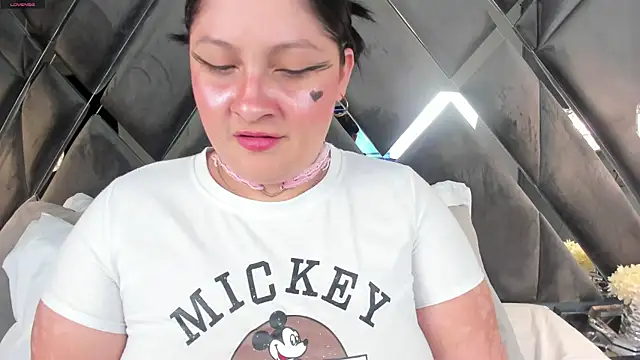 Snapshot of AlisonHalle chatting on November 2025 05:57:01 PM AlisonHalle online show from November 2025 05:57:01 PM