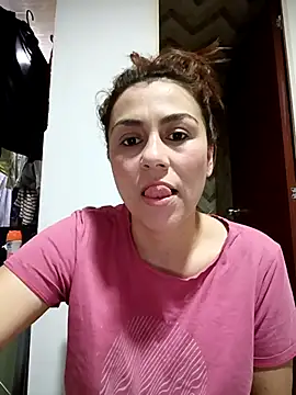 Snapshot of vanessa-titisM chatting on October 2025 03:35:01 AM vanessa-titisM online show from October 2025 03:35:01 AM