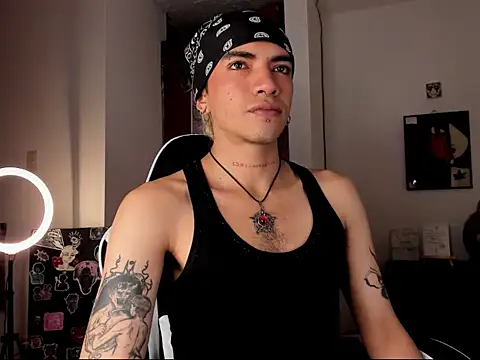 Snapshot of guynextdo0r chatting on October 2025 06:36:01 PM guynextdo0r online show from October 2025 06:36:01 PM