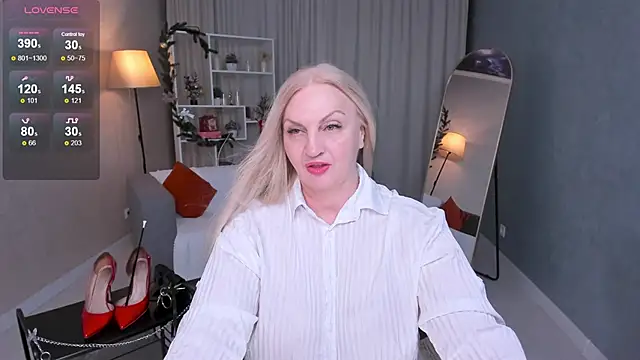 Nina Devillle online show from December 2025 02:43:02 PM