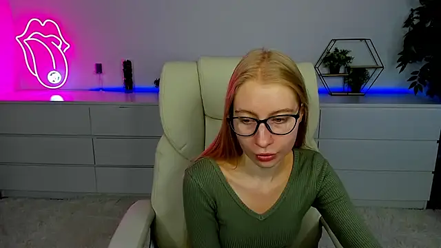 Alina Blonde online show from October 2025 12:02:02 PM