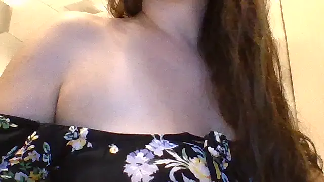 Snapshot of Calyna chatting on July 2026 09:23:02 PM Calyna online show from July 2026 09:23:02 PM