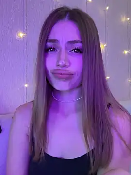 Elizabeth Tay online show from November 2025 05:56:01 PM