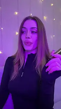 Elizabeth Tay online show from December 2025 06:56:01 PM