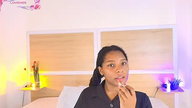 ValeryCortezm online show from November 2025 01:46:01 PM