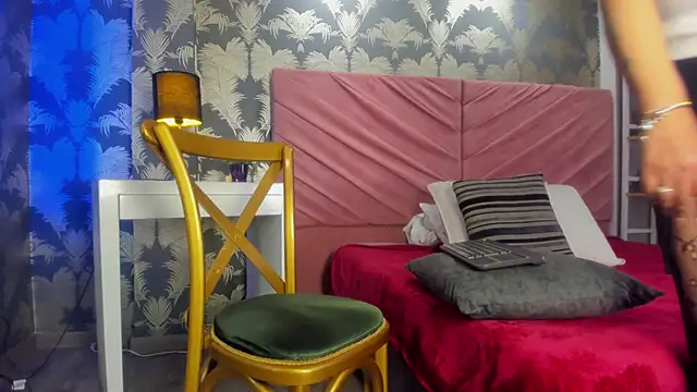 VictoriaQueen Fg online show from November 2025 12:49:02 PM