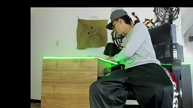 xxKamadevaxx online show from October 2025 01:50:02 PM