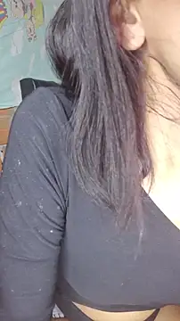 Lhia  online show from November 2025 06:08:01 PM