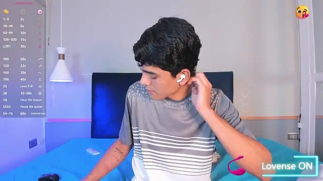 SandroVeyra online show from December 2025 12:43:01 PM