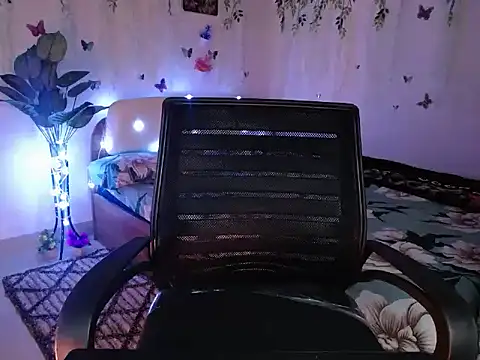 Naughtyy stripgirl online show from February 2026 06:06:02 PM